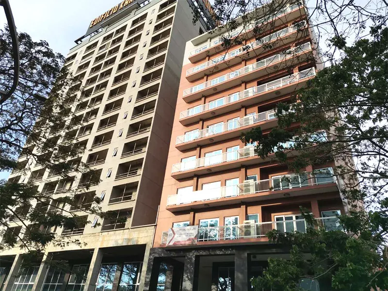 Edificio comercial e residencial em Luanda