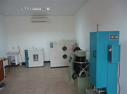 Bancada de ensaios de misturas betuminosas