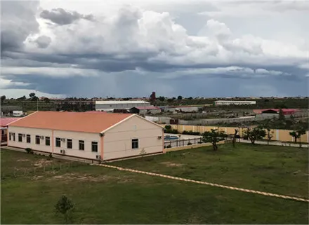 Frota e armazem da base do Moxico